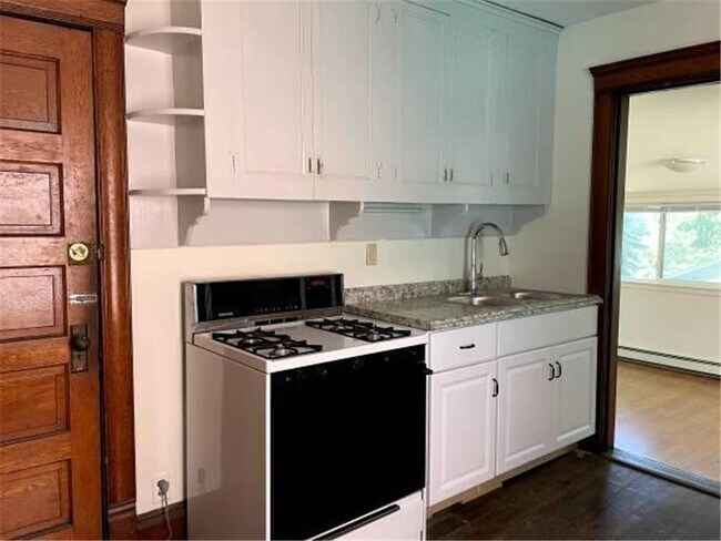 Building Photo - 2351 Bayless Pl