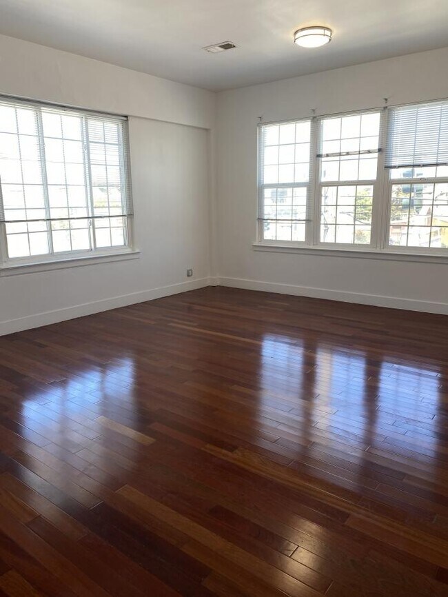 Building Photo - 5 bedroom in San Francisco CA 94112