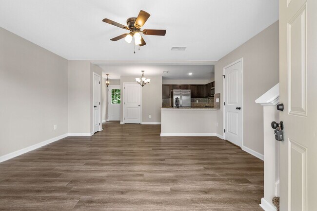Foto del edificio - 428 Glenstone Springs Dr