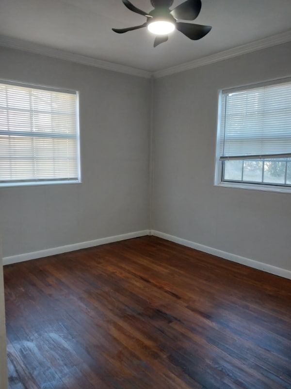 Foto del edificio - 208 E Tennessee Ave