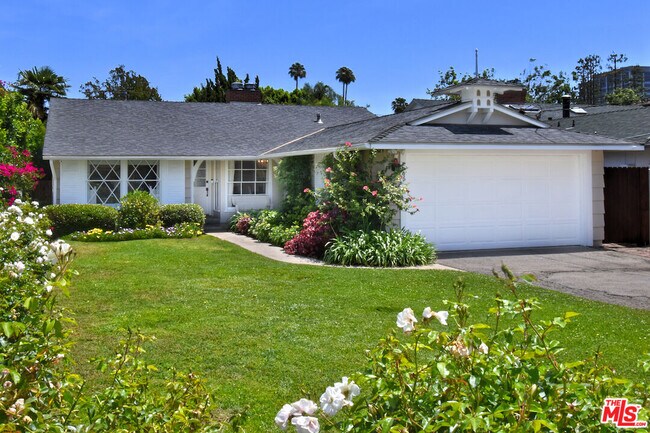 Building Photo - 4906 Gaviota Ave