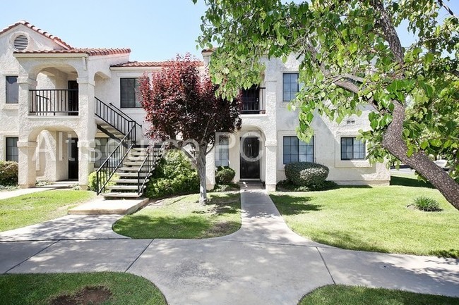 Building Photo - 2554 Olive Dr