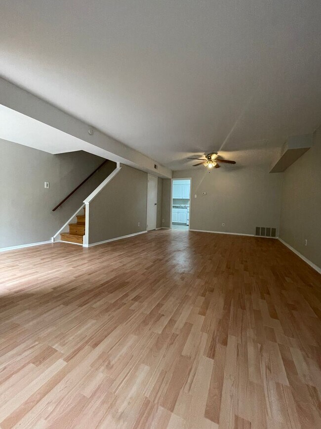 Building Photo - Spacious 3 Bedroom Townhouse in Franklintown!