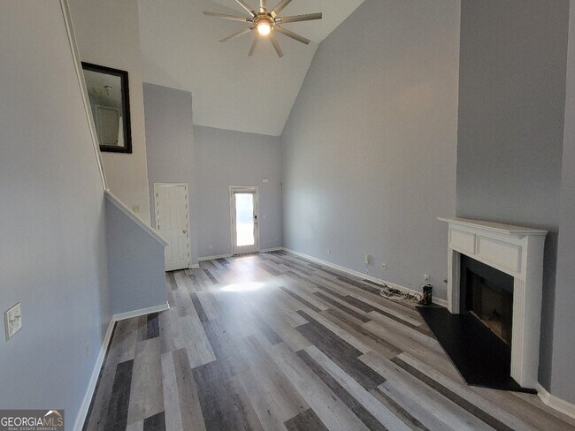 Foto del edificio - 175 Stillwood Dr