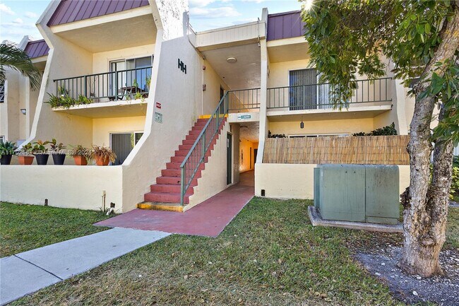 Building Photo - 13890 SW 90th Ave