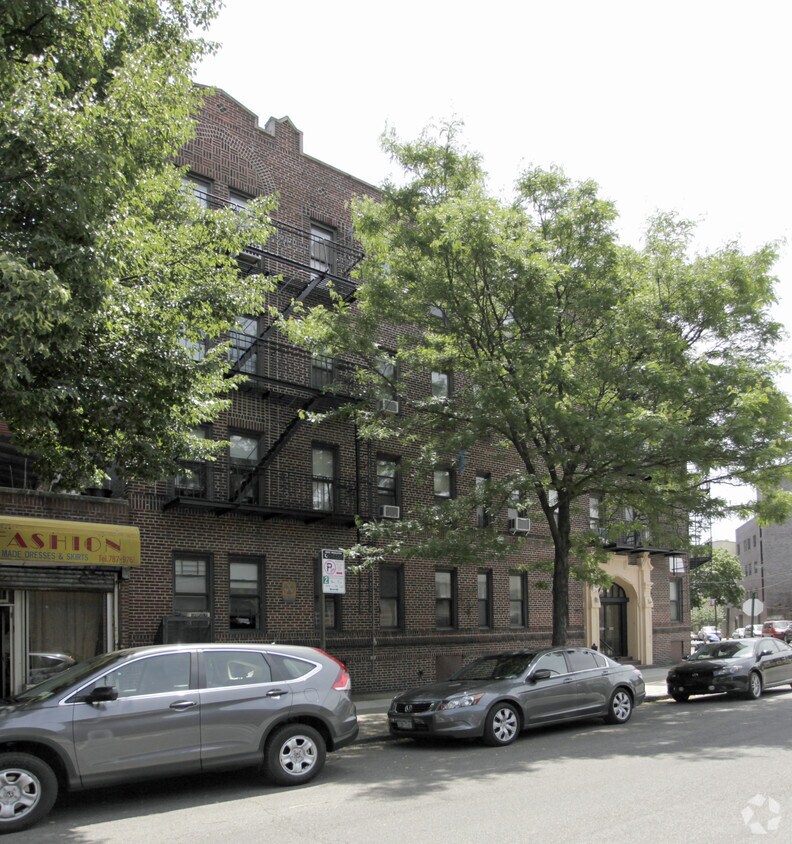 Building Photo - 1325 E 19th St