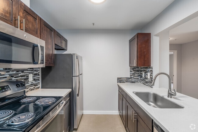 2BR, 2BA - 1,000SF - Kitchen - The Aire