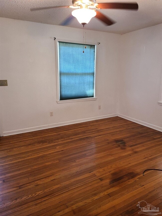 Building Photo - 415 Gibbs Rd