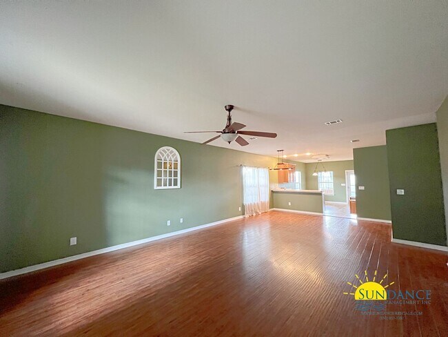 Building Photo - Pet Friendly Crestview Home with Solar!