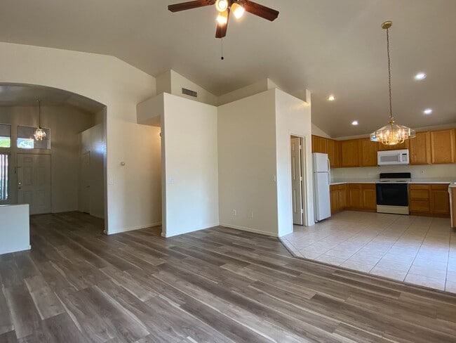 Foto del edificio - Chandler 3 Bedroom, 2 Bathroom - 1 Story B...