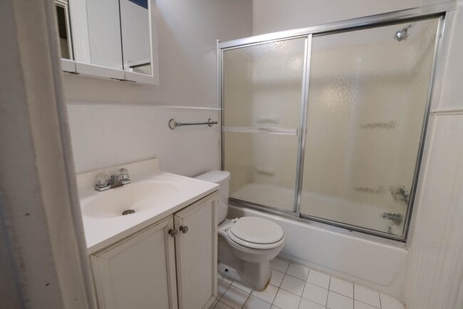 Building Photo - 907 St Paul St