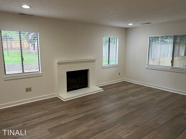 Building Photo - 3 br, 1.5 bath House - 3531 173rd CT NE