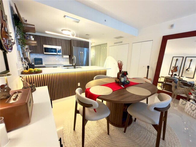 Foto del edificio - 488 NE 18th St