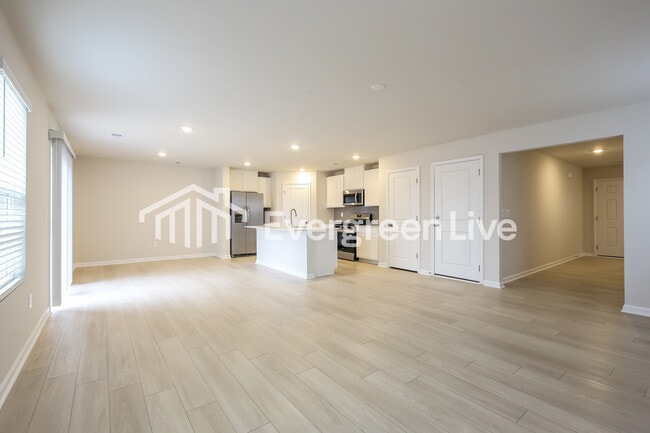 Building Photo - now