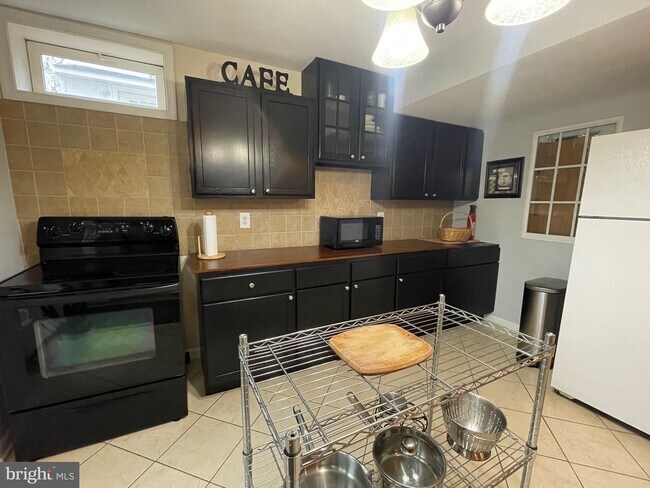Building Photo - 17685 Avenel Ln