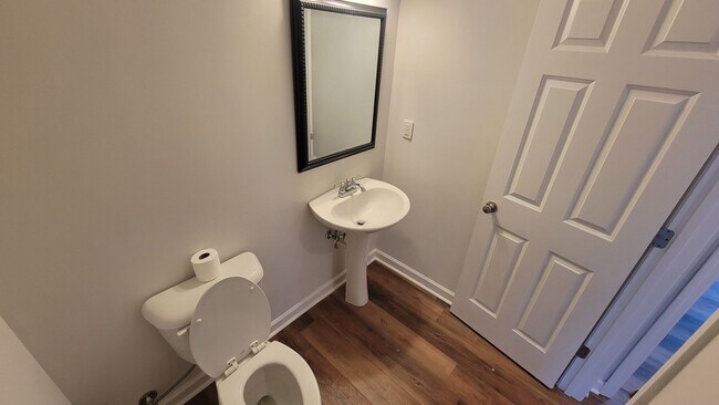 Foto del edificio - The 5 Bedroom You've Been Looking For!!