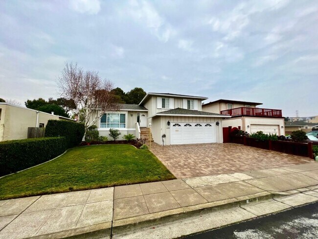 Building Photo - 628 Pilgrim Dr