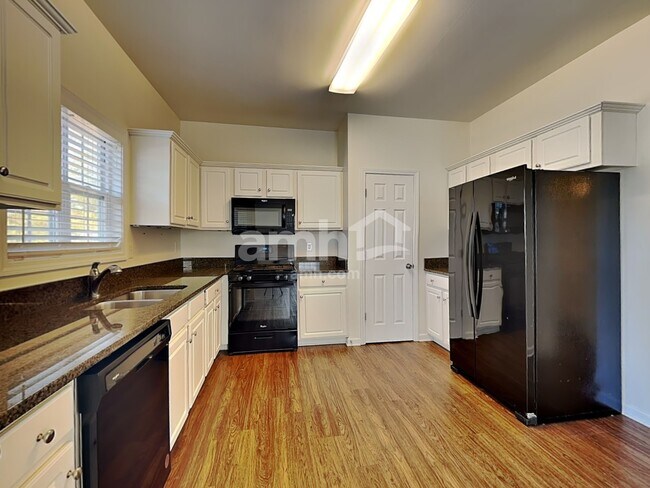 Foto del edificio - 750 Brooks Rd