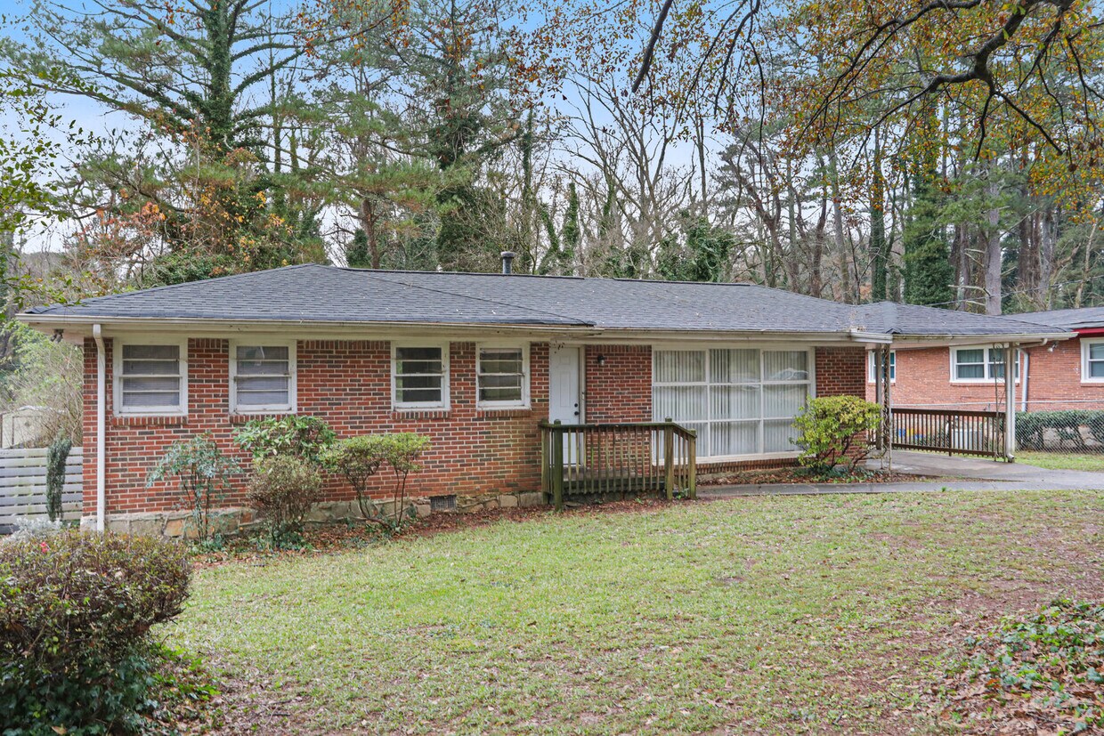 Massive backyard 3b/1.5ba Decatur Home!! House for Rent in Decatur