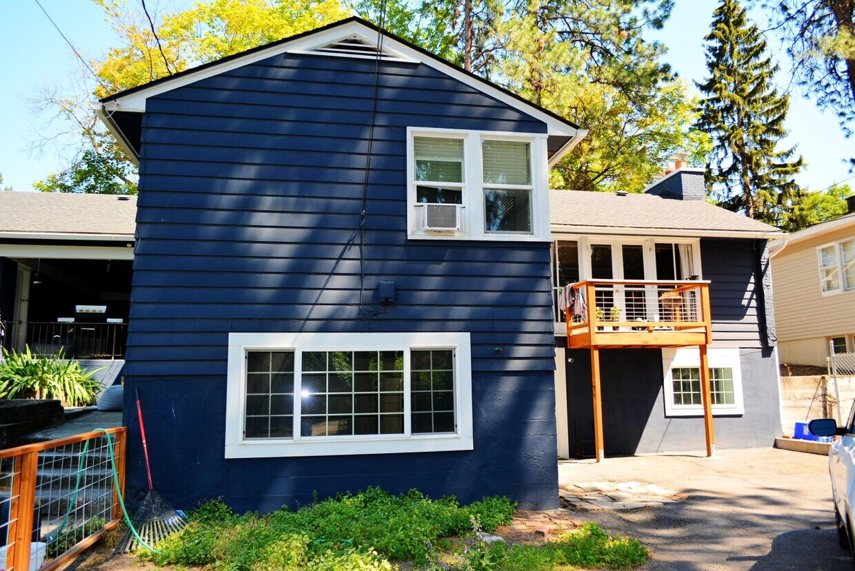 Primary Photo - Grand Blvd 1624 S