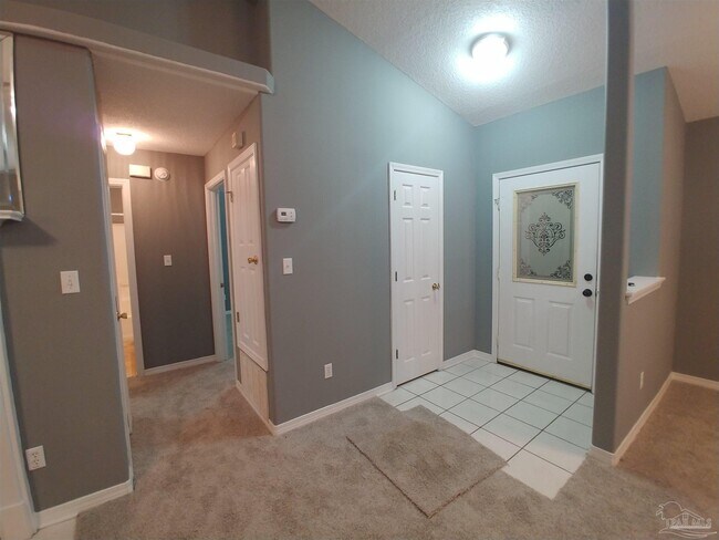 Foto del edificio - 6024 Yellow Rose Dr