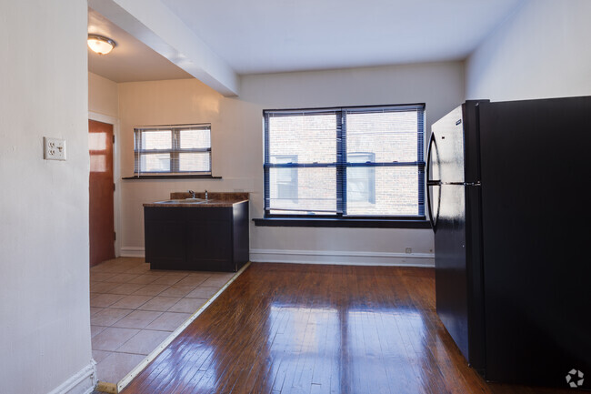 1BR, 1BA - 615-925SF - 7945-7955 S. Drexel Ave.