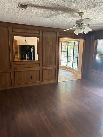 Foto del edificio - 820 Lake Forest Ct