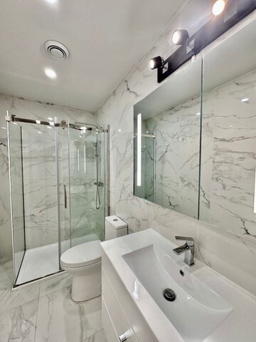 Building Photo - 1170 Rue Dalcourt