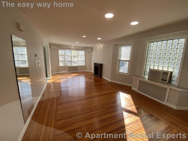 Building Photo - Medford 5 room 2 Bedroom