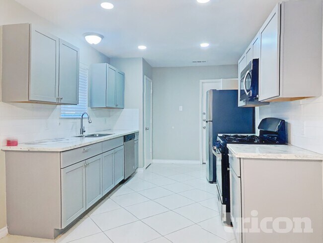 Building Photo - 9746 Phil Halstead Dr