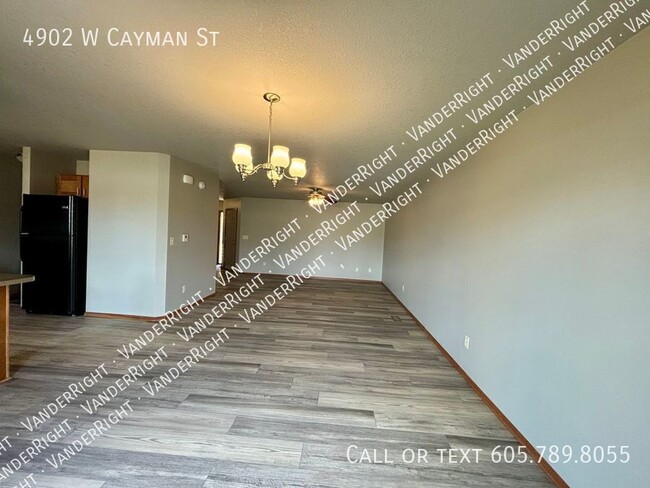 Building Photo - 4902 W Cayman St