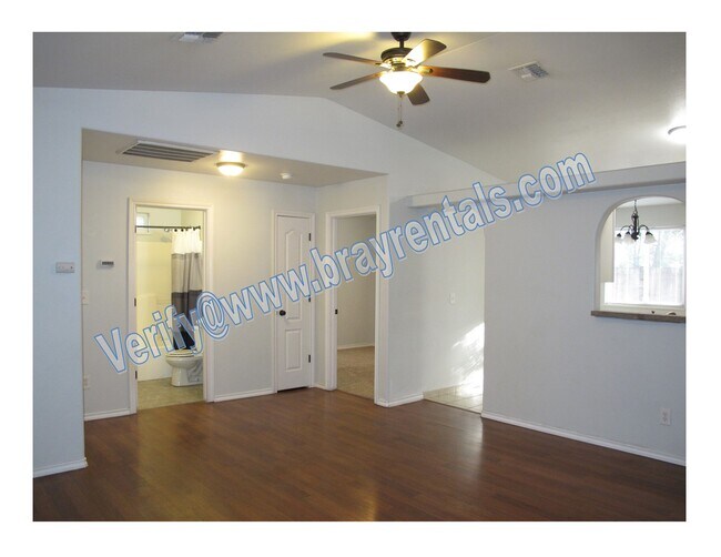 Building Photo - 478 Tanner St