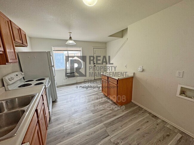 Foto del edificio - 1719 Oakshire Ln