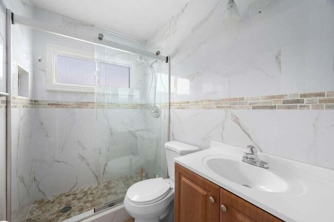 Building Photo - 301 SW Whitmore Dr