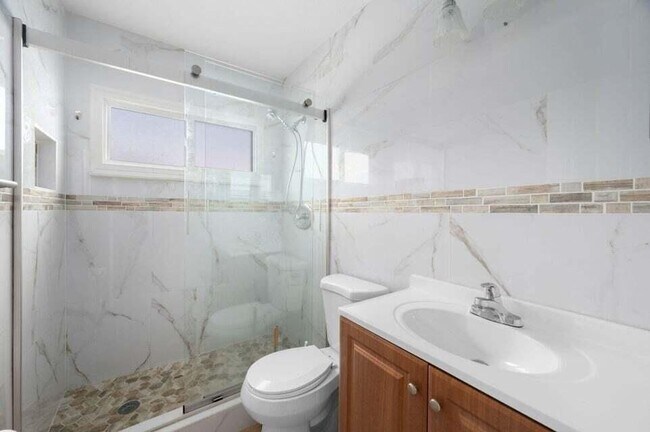 Foto del edificio - 301 SW Whitmore Dr