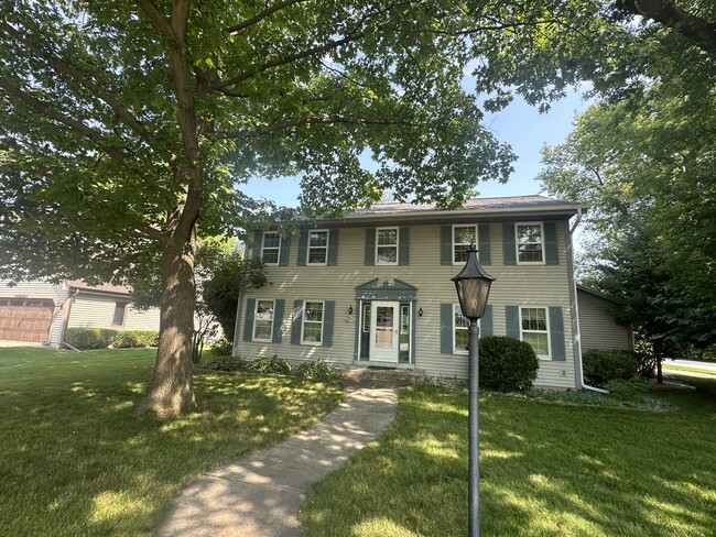 Building Photo - N60W23856 Butternut Ln