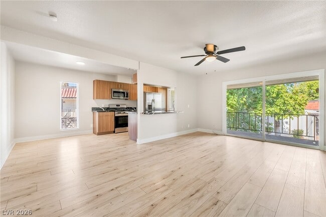Building Photo - 1405 Vegas Valley Dr