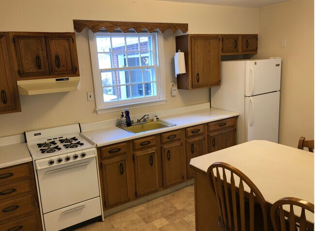 Kitchen - 385 McMull Dr