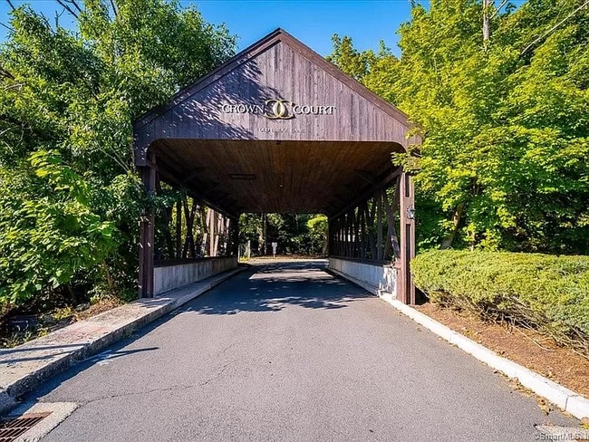 Foto del edificio - 34 Padanaram Rd