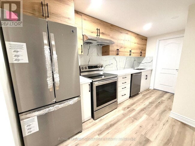 Building Photo - 362 Landsborough Ave