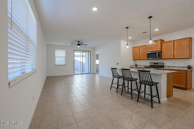 Foto del edificio - 14220 W Willow Ave
