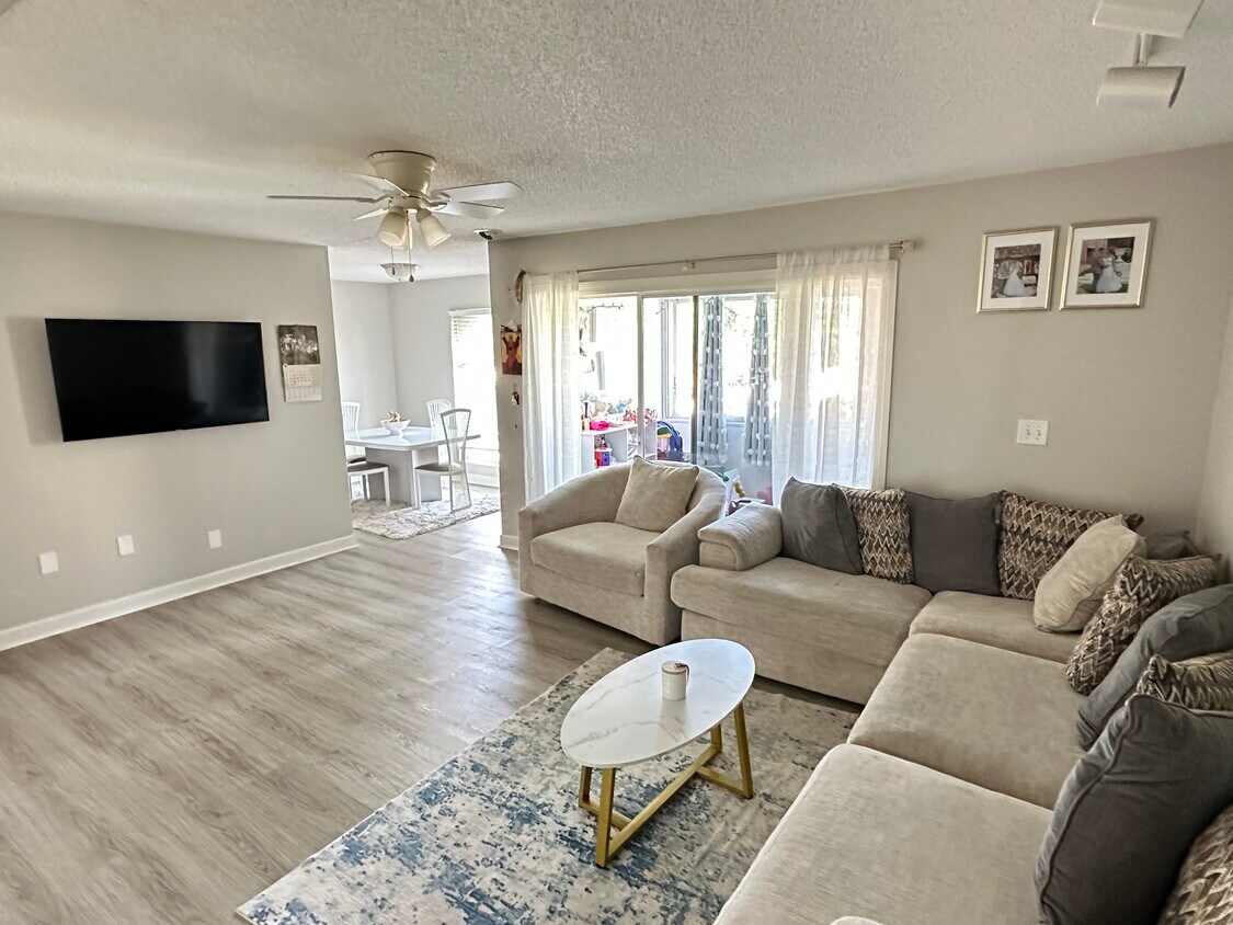 Foto principal - 11405 3rd St N