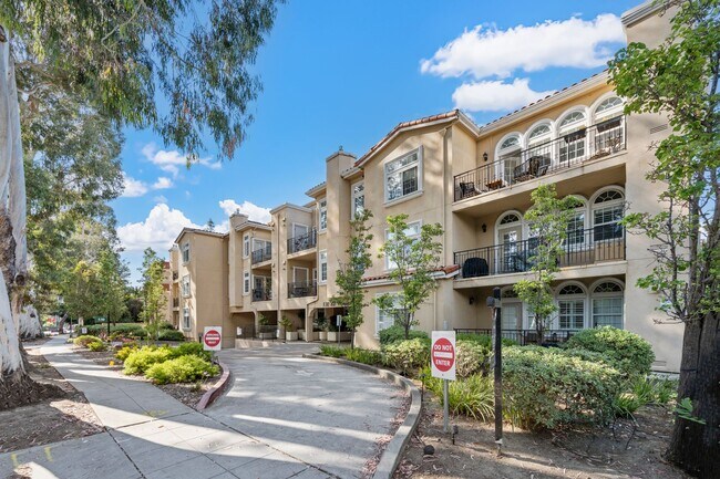 Building Photo - 530 El Camino Real