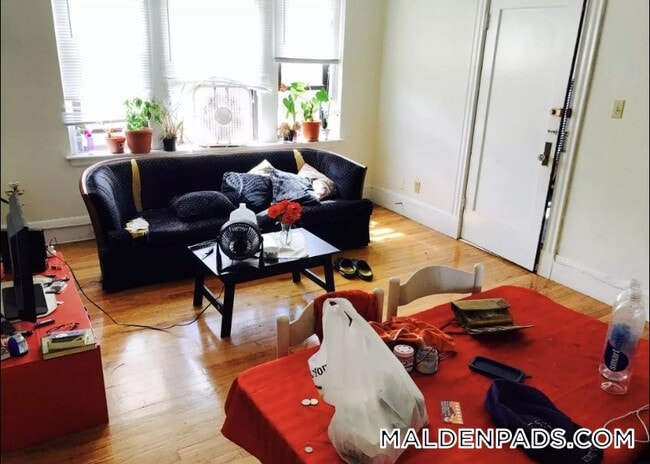 Building Photo - 349 Pleasant St