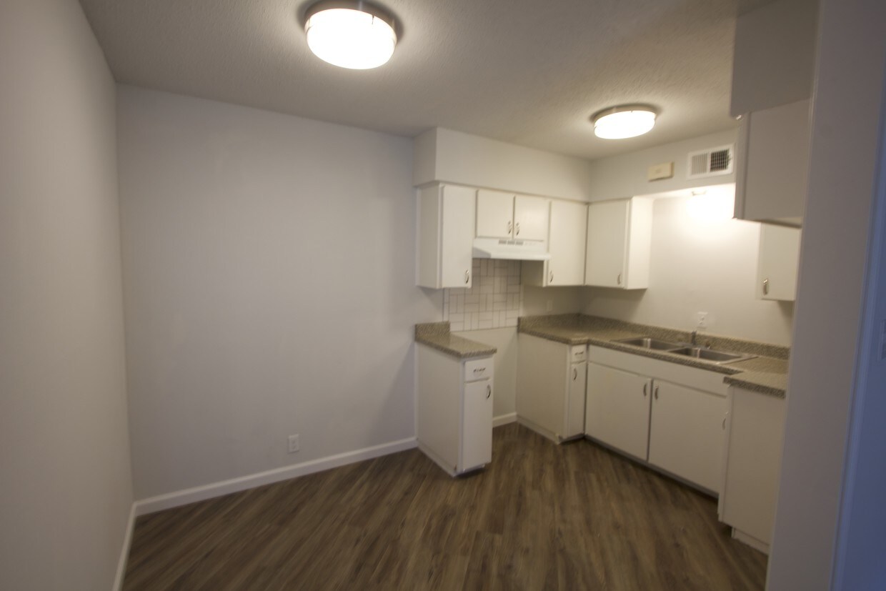 Primary Photo - 1130 Fuller Dr