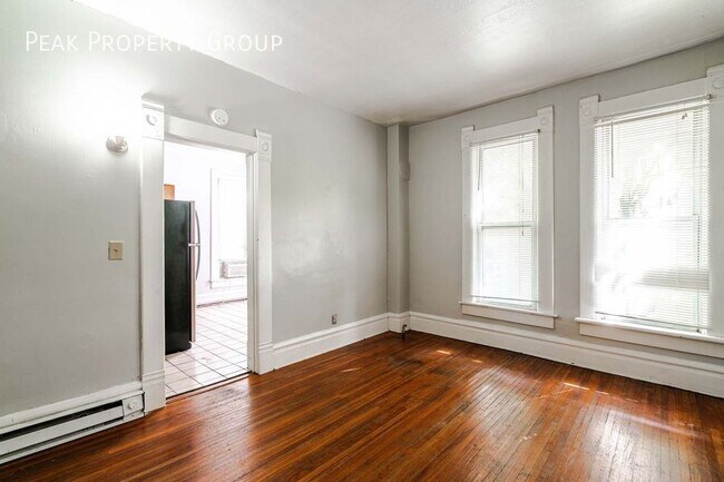 Foto del edificio - 246 1/2 W. 5th Avenue Rear-