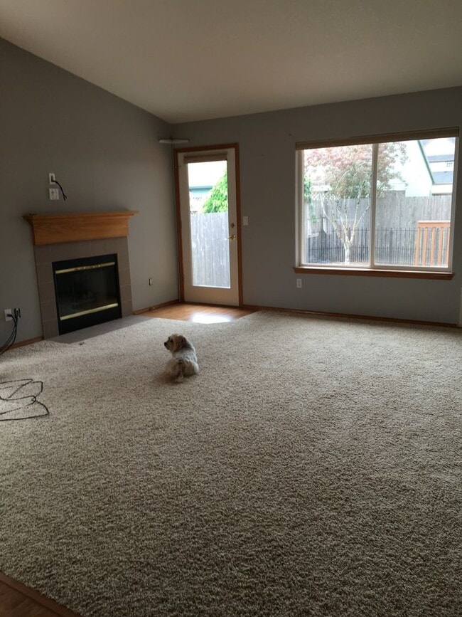 Building Photo - Beautiful 3-Bedroom, 2-Bathroom Clackamas ...