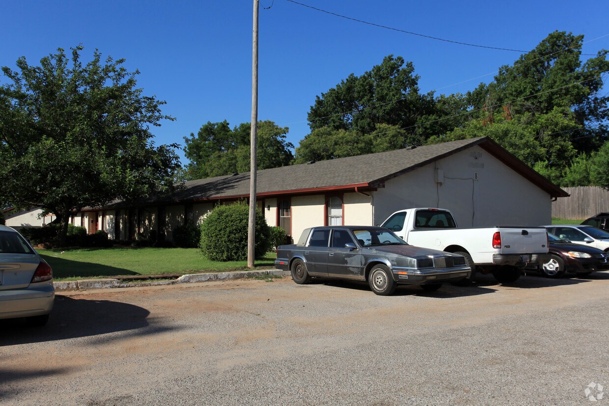 Amberwood Apartments Warr Acres, OK