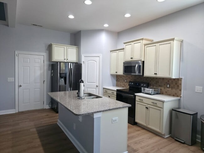 Foto del edificio - 341 Belvedere Dr