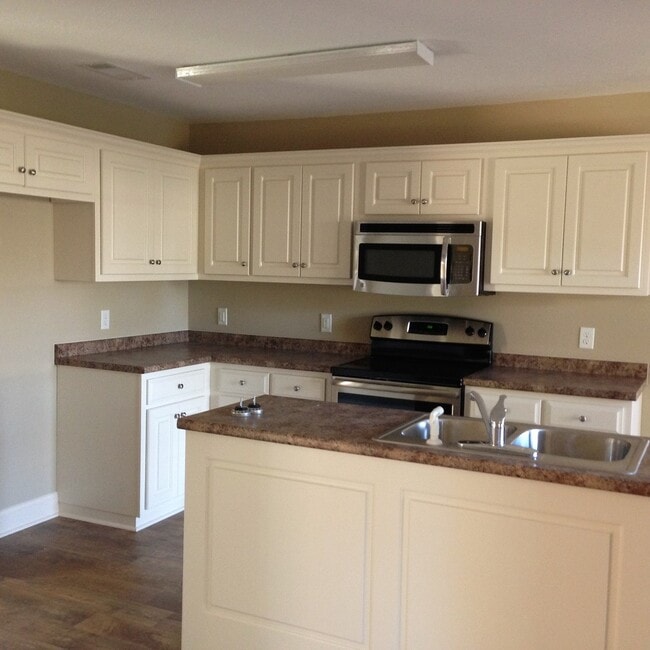 Building Photo - 813 Maple Dr